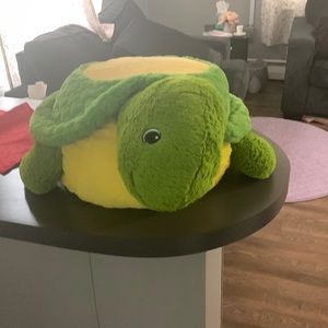 Children’s turtle seat for watching movies